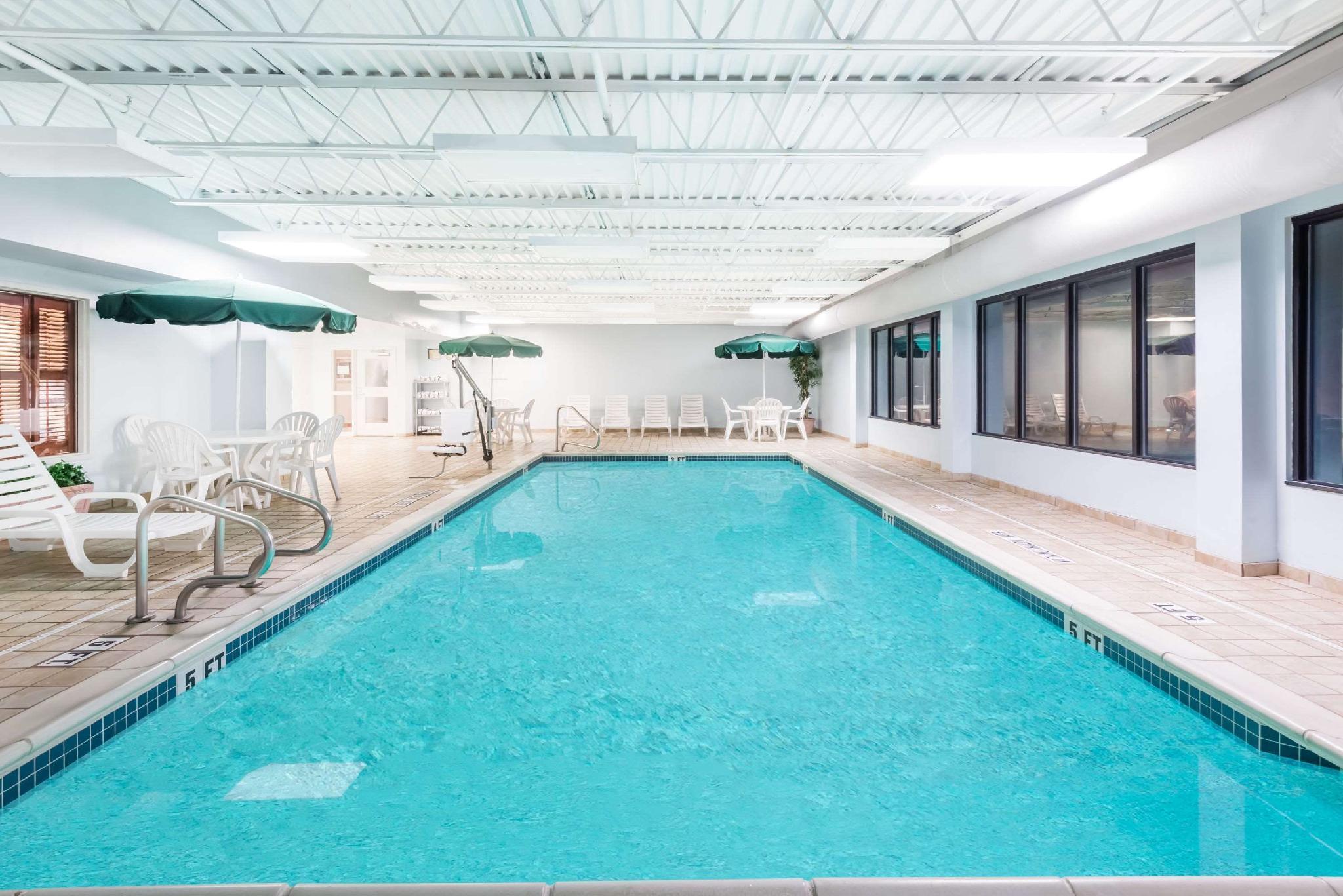 Hotel Wingate By Wyndham Erie Esterno foto