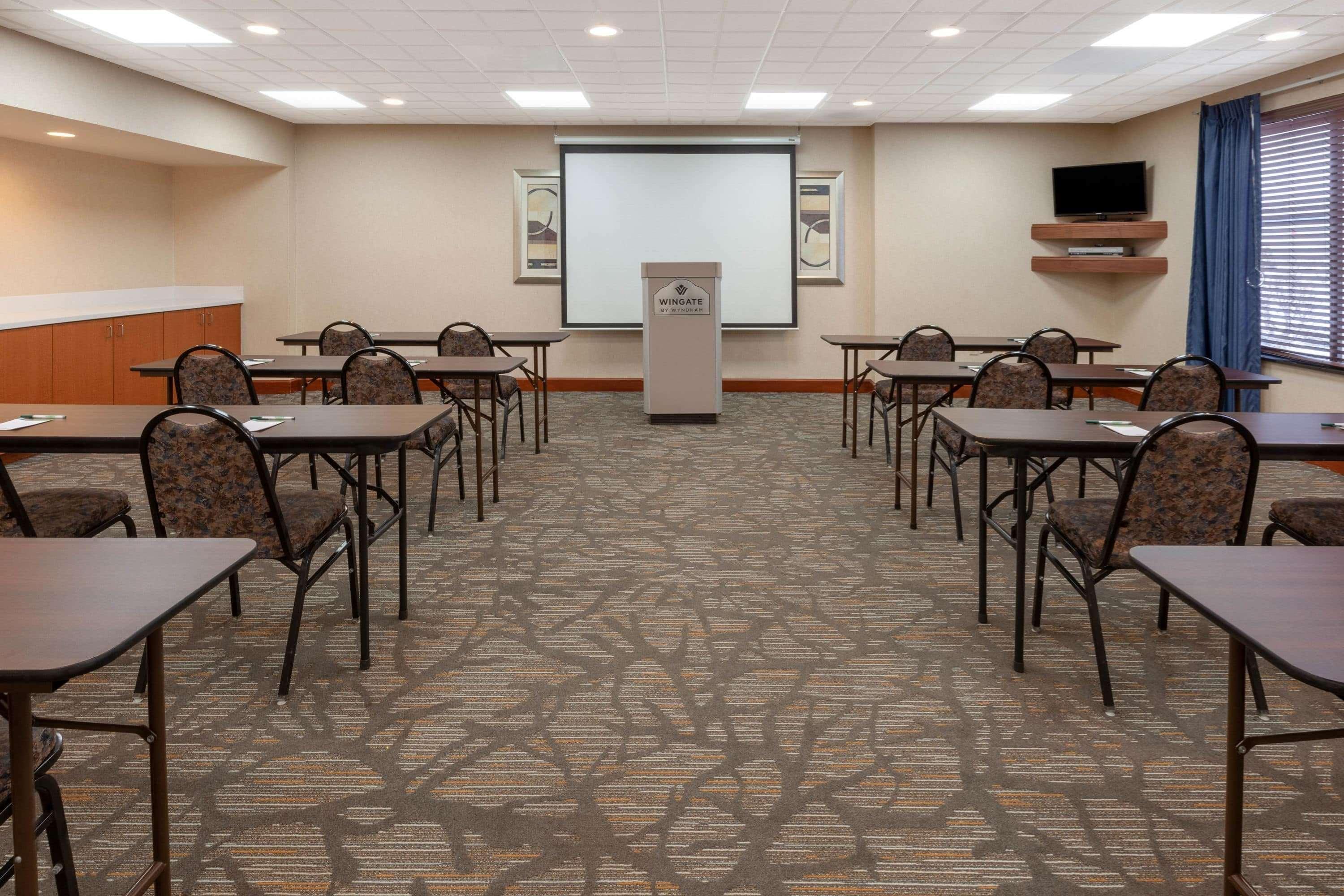 Hotel Wingate By Wyndham Erie Esterno foto