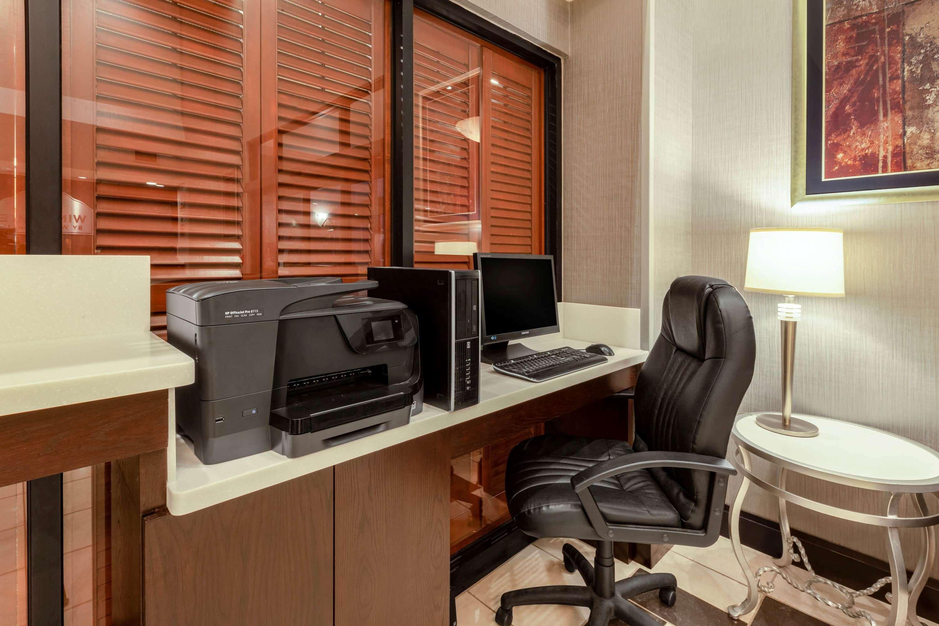 Hotel Wingate By Wyndham Erie Esterno foto