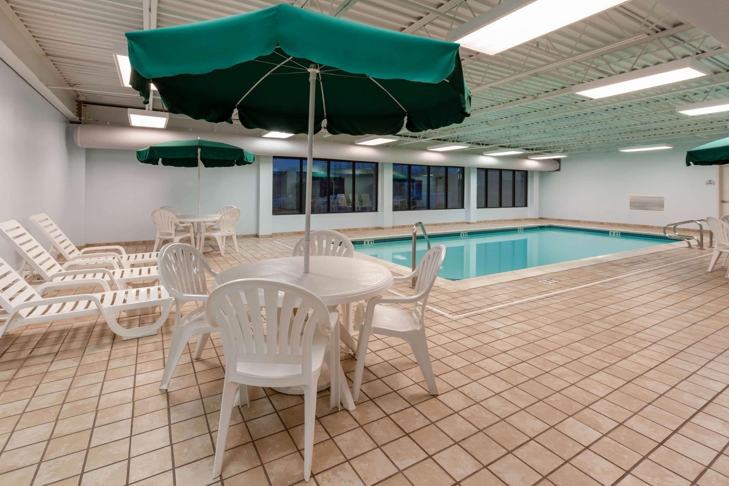 Hotel Wingate By Wyndham Erie Esterno foto