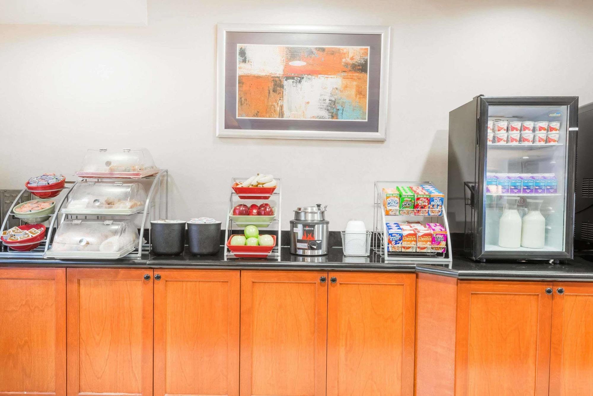 Hotel Wingate By Wyndham Erie Esterno foto