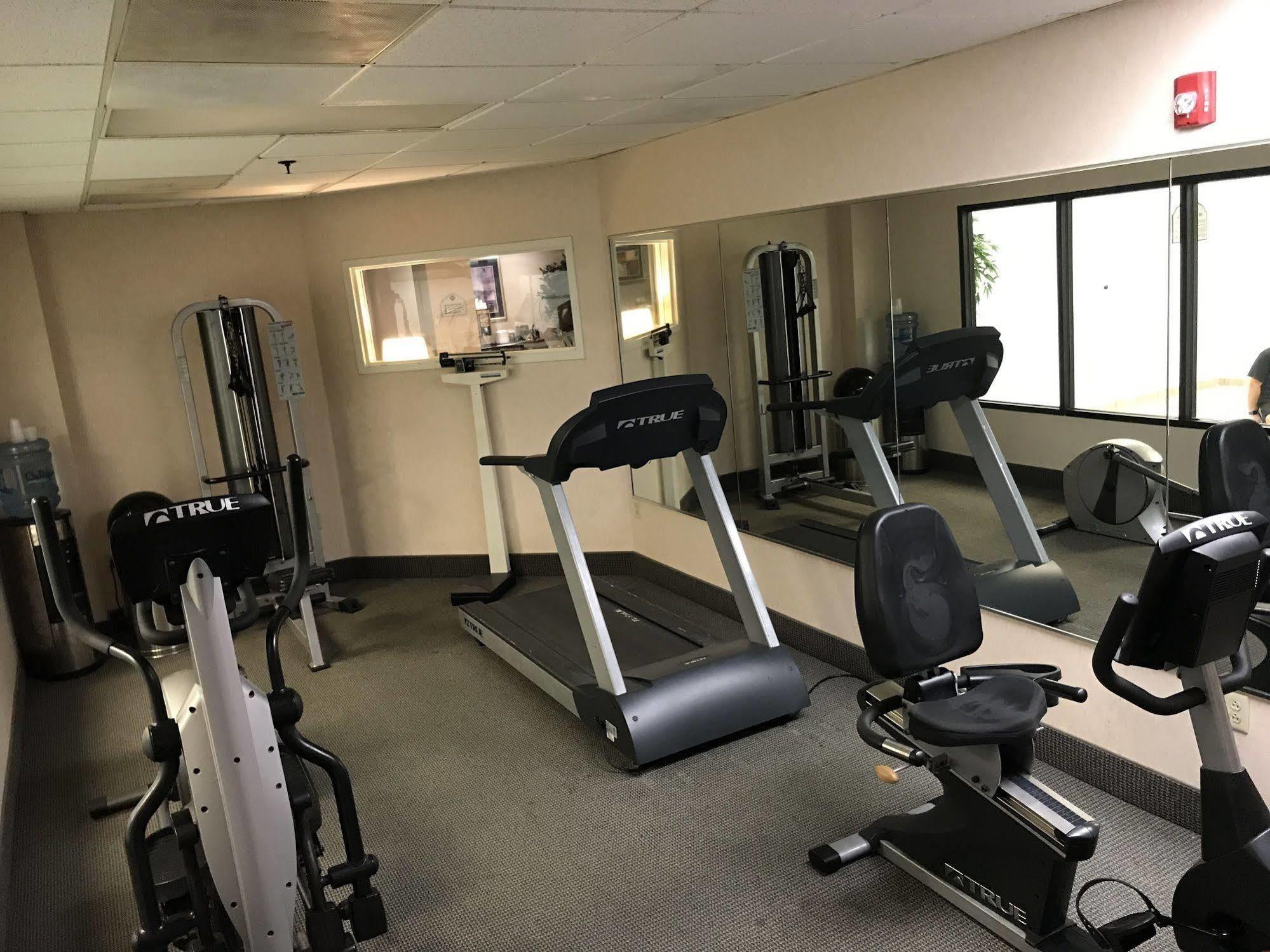 Hotel Wingate By Wyndham Erie Esterno foto